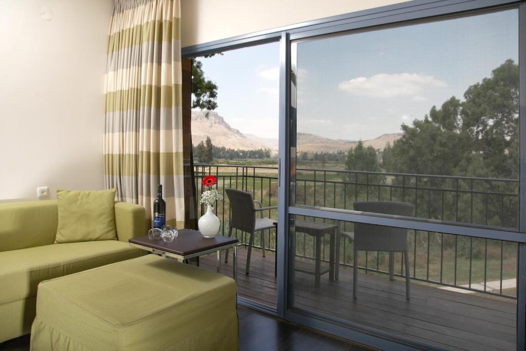 Nof Ginosar Kibbutz Hotel Exterior foto